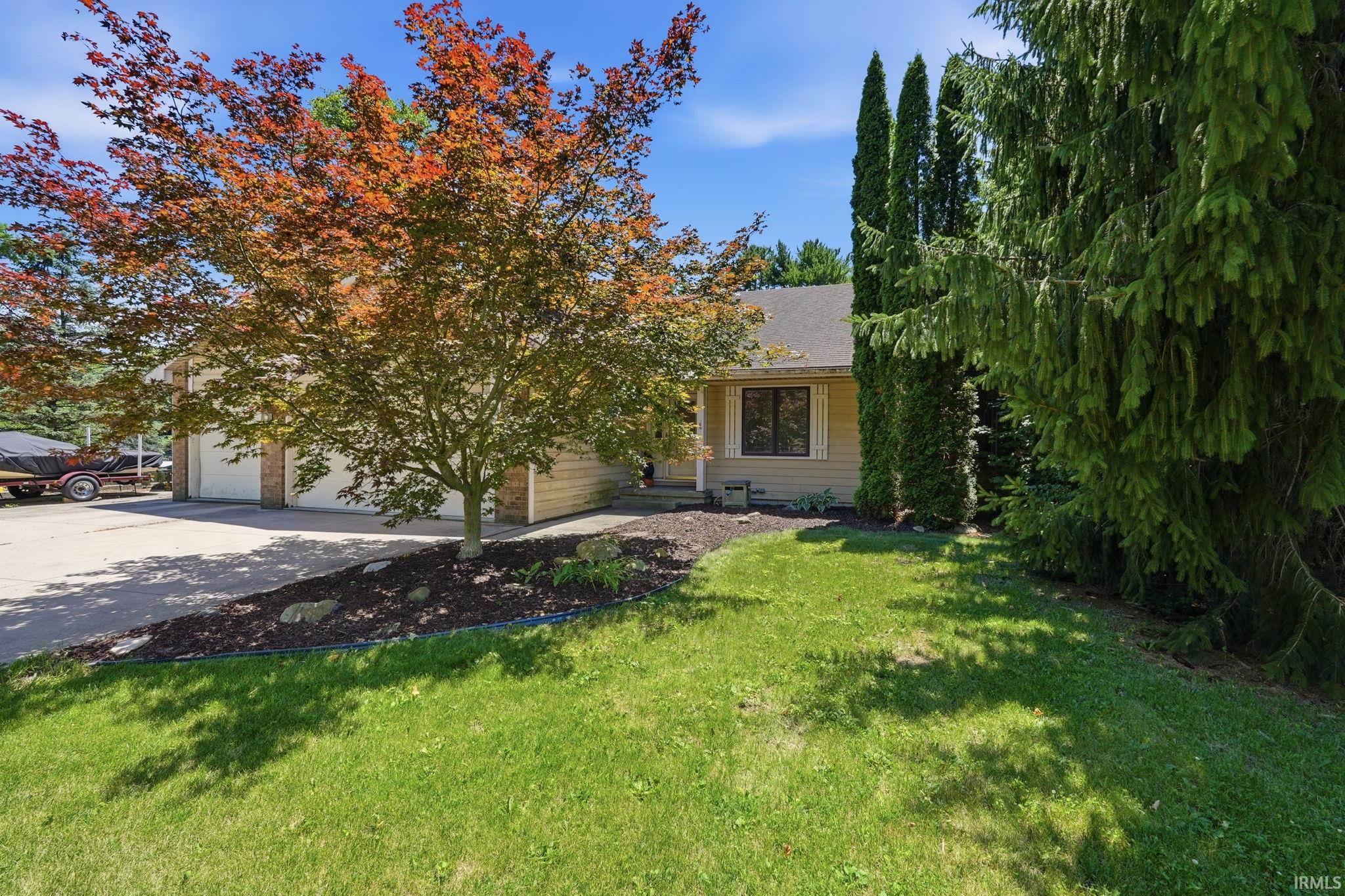 12706 Leo Road Fort Wayne, IN 46845 - Photo 3 of 44