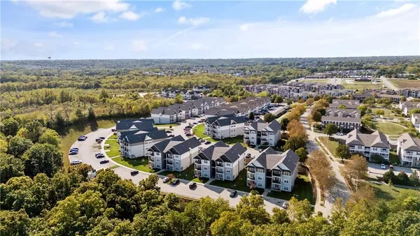 $2,750,000 | 5711 Northeast 80th Terrace, Kansas City, MO 64119