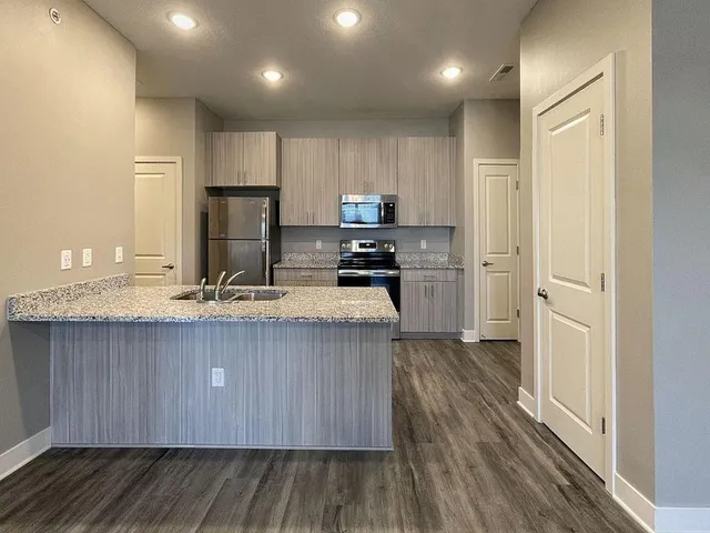 $2,800,000 | 5711 Northeast 80th Terrace, Kansas City, MO 64119