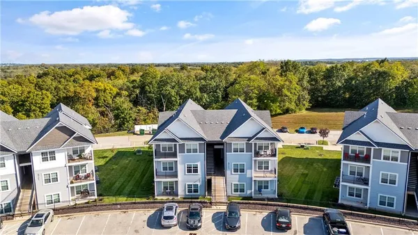 $2,750,000 | 5711 Northeast 80th Terrace, Kansas City, MO 64119
