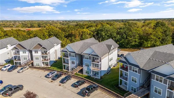 $2,750,000 | 5711 Northeast 80th Terrace, Kansas City, MO 64119