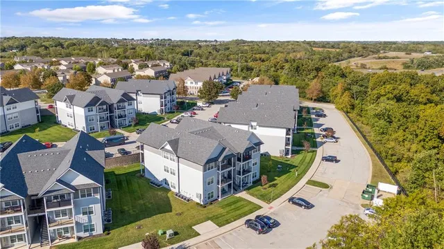 $2,800,000 | 5711 Northeast 80th Terrace, Kansas City, MO 64119