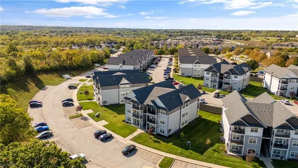 $2,750,000 | 5711 Northeast 80th Terrace, Kansas City, MO 64119