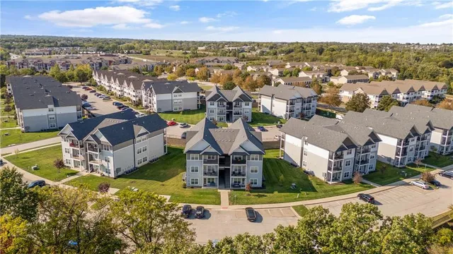 $2,800,000 | 5711 Northeast 80th Terrace, Kansas City, MO 64119