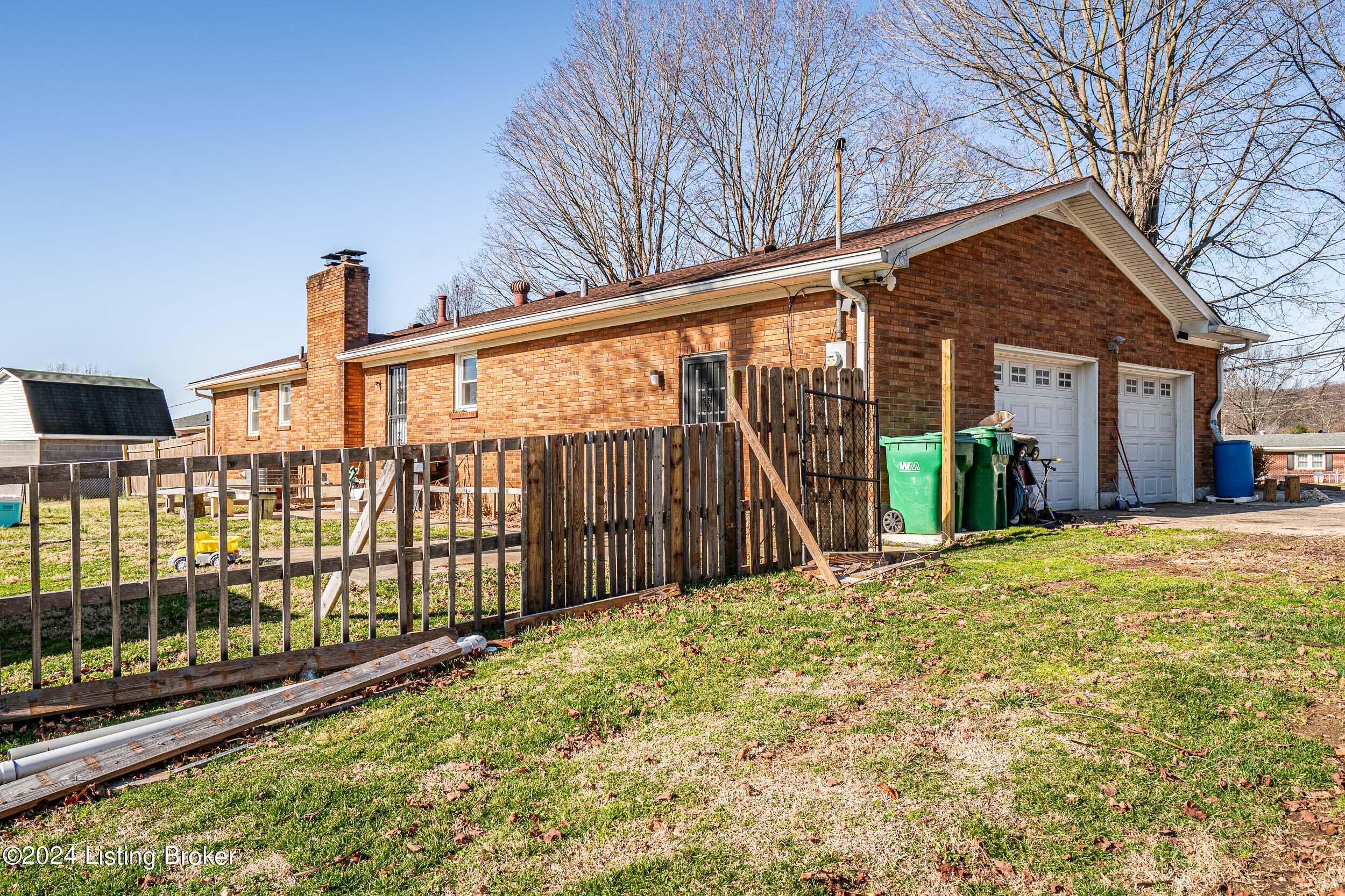 7111 Manslick Road Louisville, KY 40214 - Photo 5 of 19 7111 Manslick Rd-8