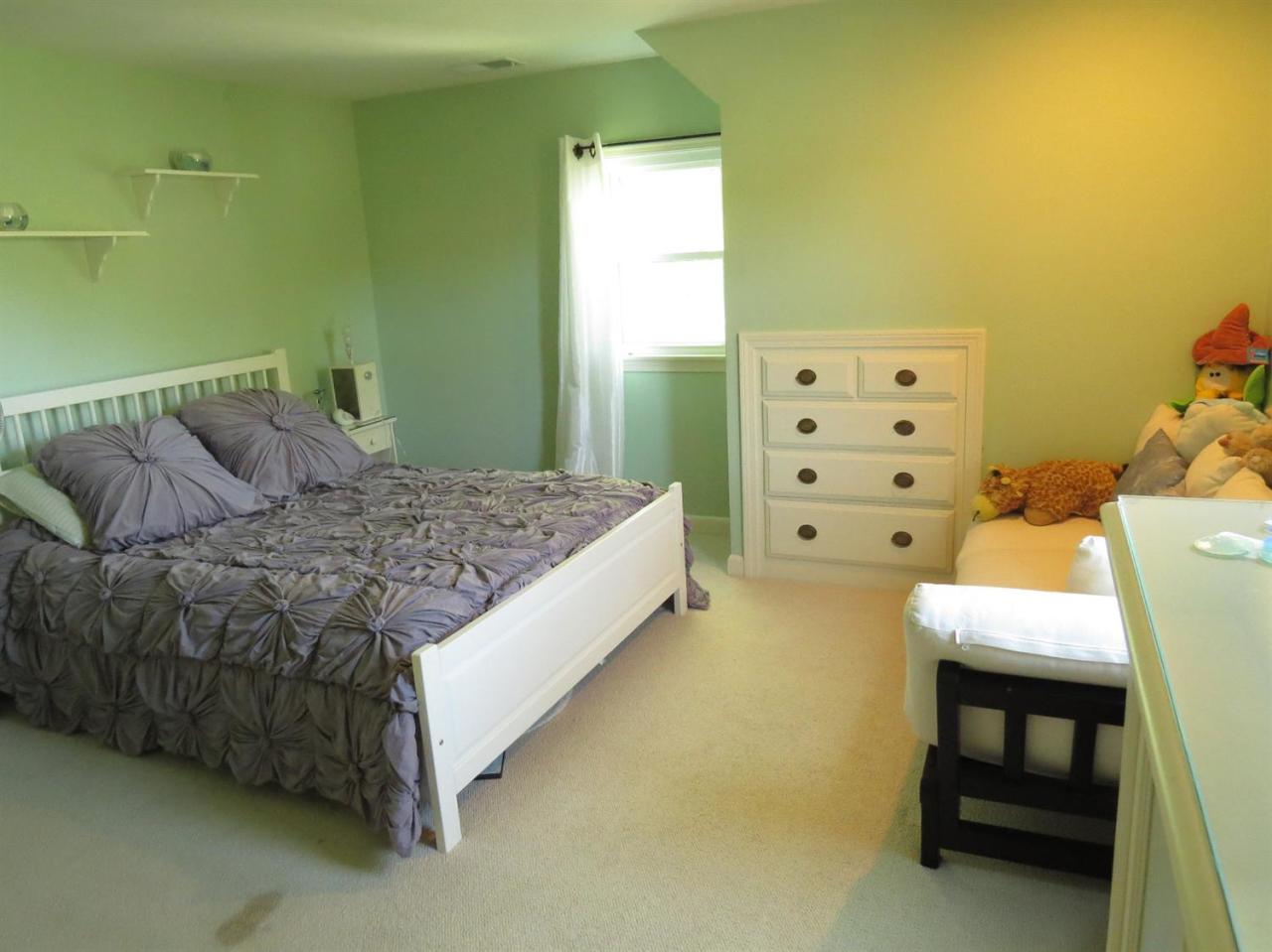 40 Wadsworth Road Chatham, MA 02659 - Photo 13 of 25 a bedroom with a bed and a furniture