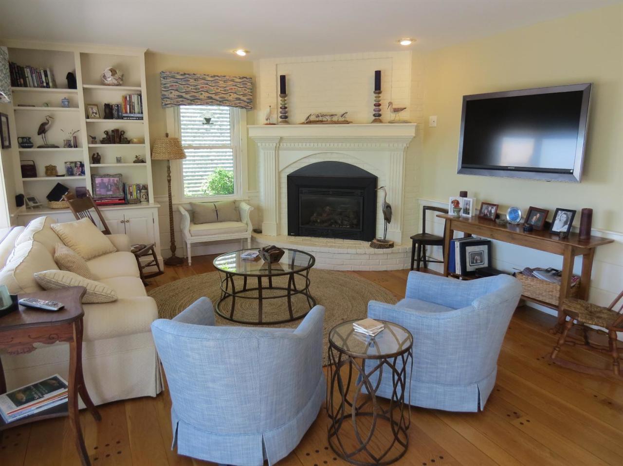 40 Wadsworth Road Chatham, MA 02659 - Photo 5 of 25 a living room with furniture and a flat screen tv