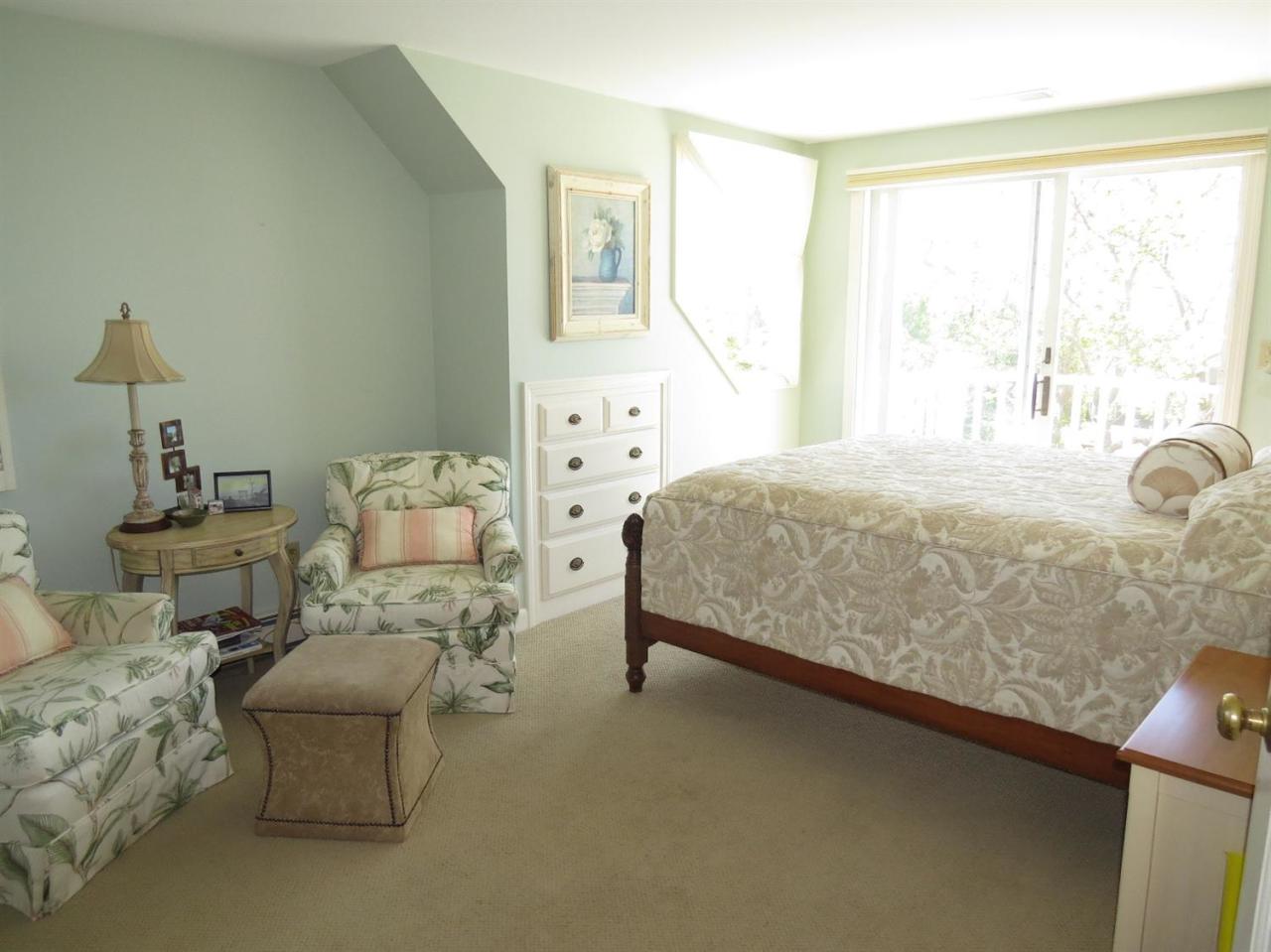 40 Wadsworth Road Chatham, MA 02659 - Photo 10 of 25 a bedroom with a bed and a window