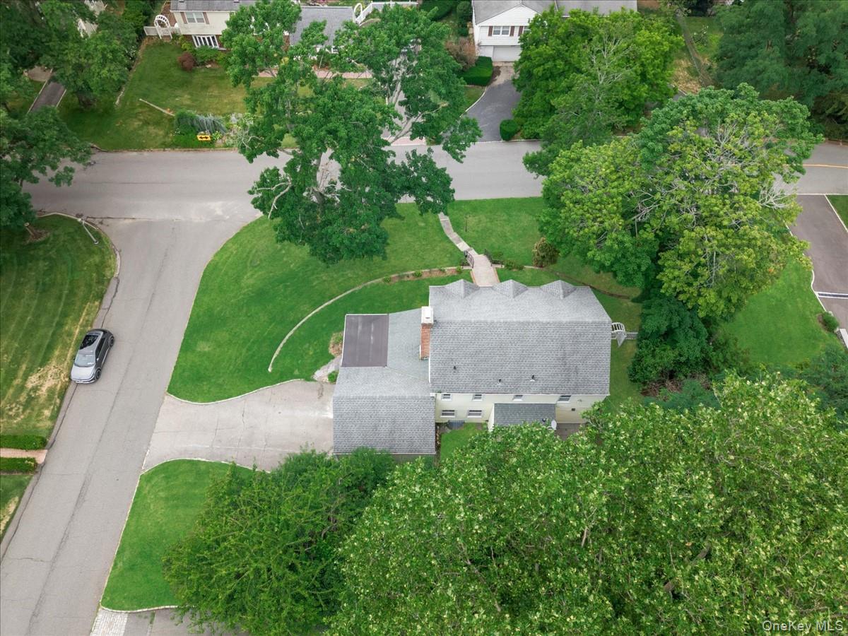 17 Pinewood Road Manhasset, NY 11030 - Photo 40 of 45