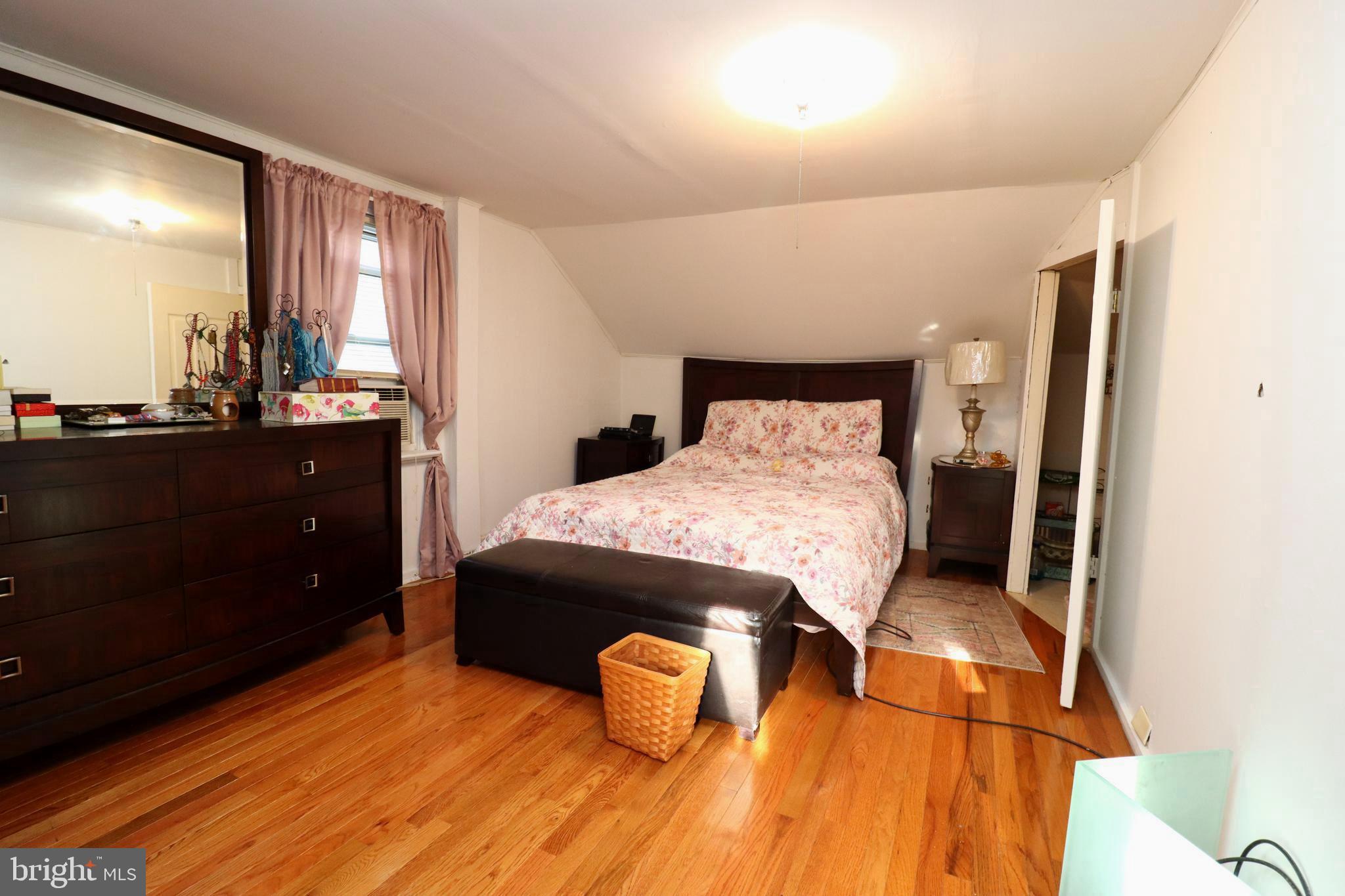 850 Orchard Avenue Runnemede, NJ 08078 - Photo 15 of 26 a bedroom with a bed and window
