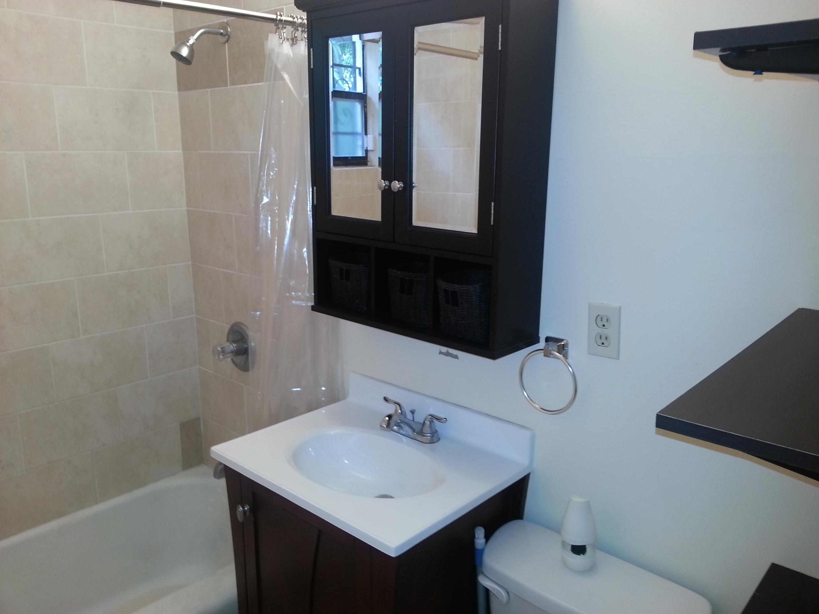 539 West 4th Street Riviera Beach, FL 33404 - Photo 5 of 9 BathroomView