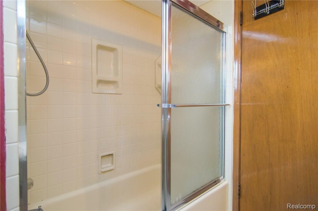 29540 North Rutherland Street Southfield, MI 48076 - Photo 35 of 49 DSC_0089.jpg