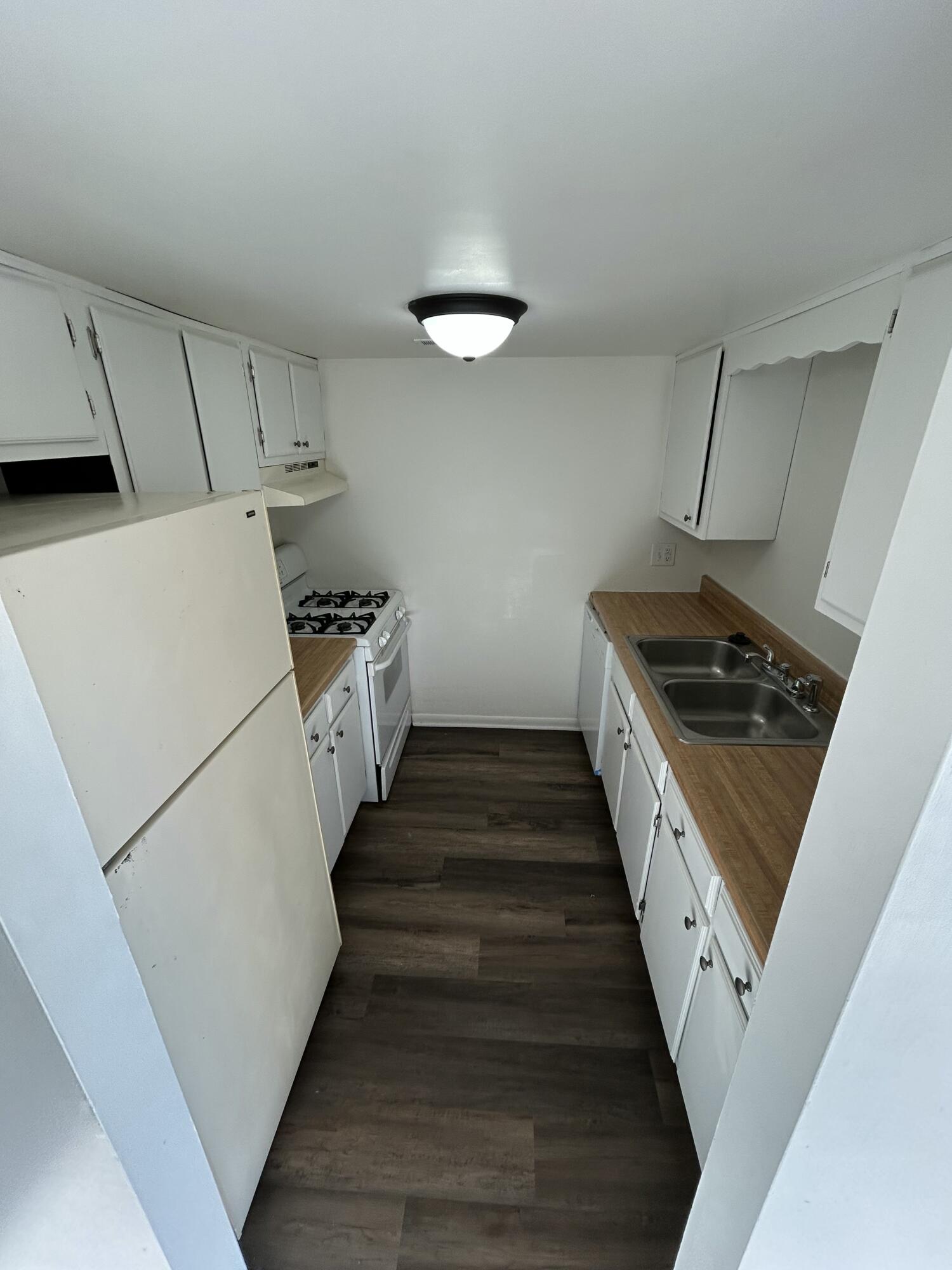 5129 Overland Drive Roanoke, VA 24018 - Photo 4 of 9 Kitchen