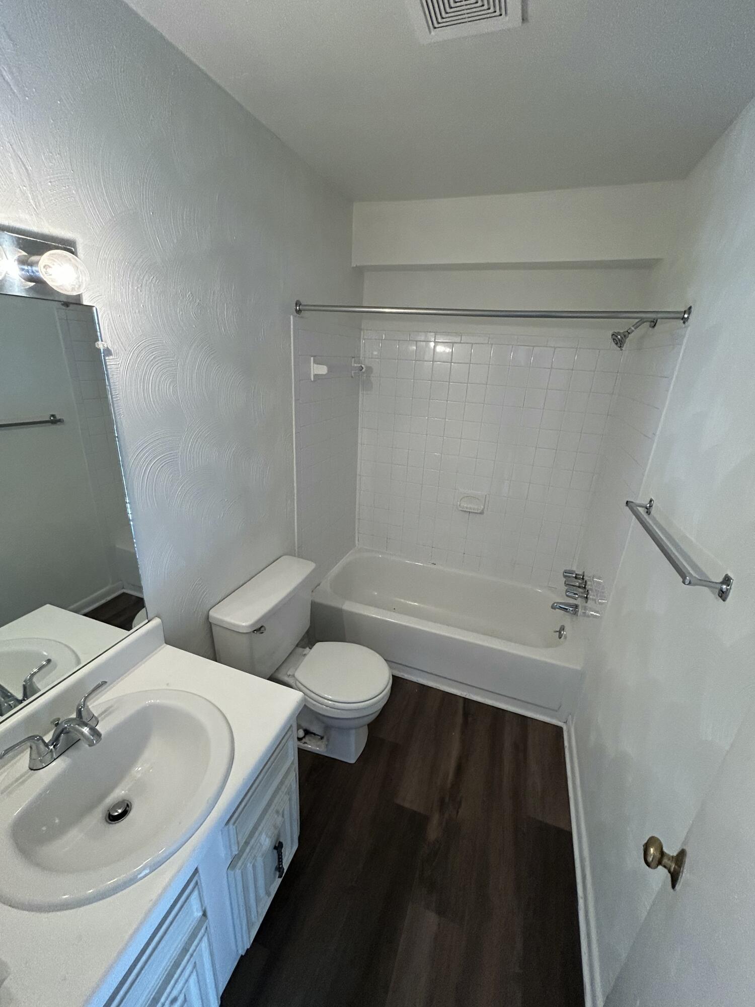 5129 Overland Drive Roanoke, VA 24018 - Photo 5 of 9 Bathroom