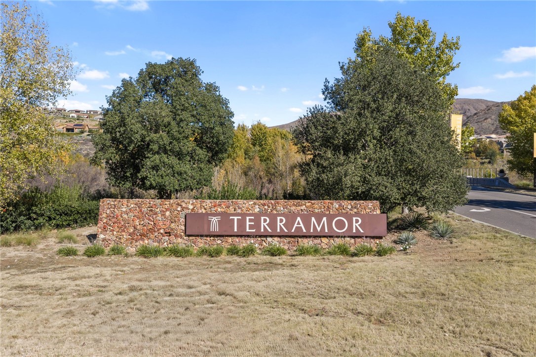 11463 Explorer Court Temescal Valley, CA 92883 - Photo 57 of 59 a sign that is sitting in the middle of a yard