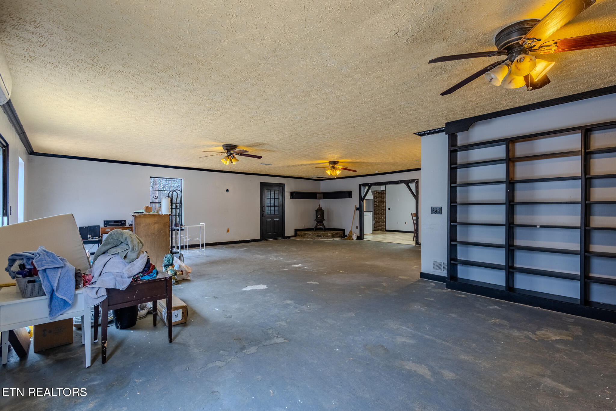 333 Willow Springs Road Ten Mile, TN 37880 - Photo 17 of 39 Living room