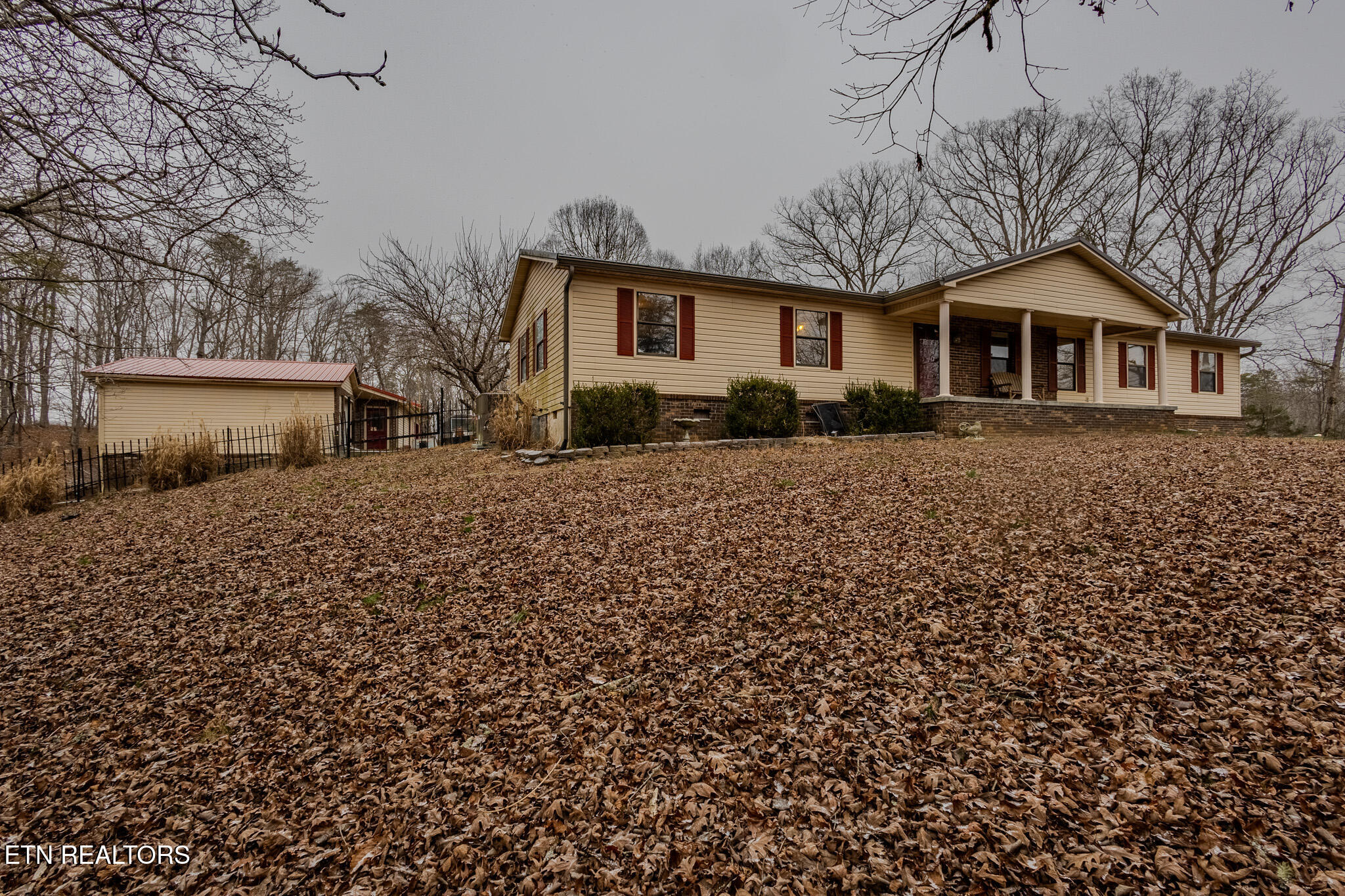 333 Willow Springs Road Ten Mile, TN 37880 - Photo 2 of 37 Front of home/detached garage