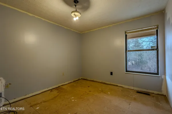 $355,000 | 333 Willow Springs Road, Ten Mile, TN 37880