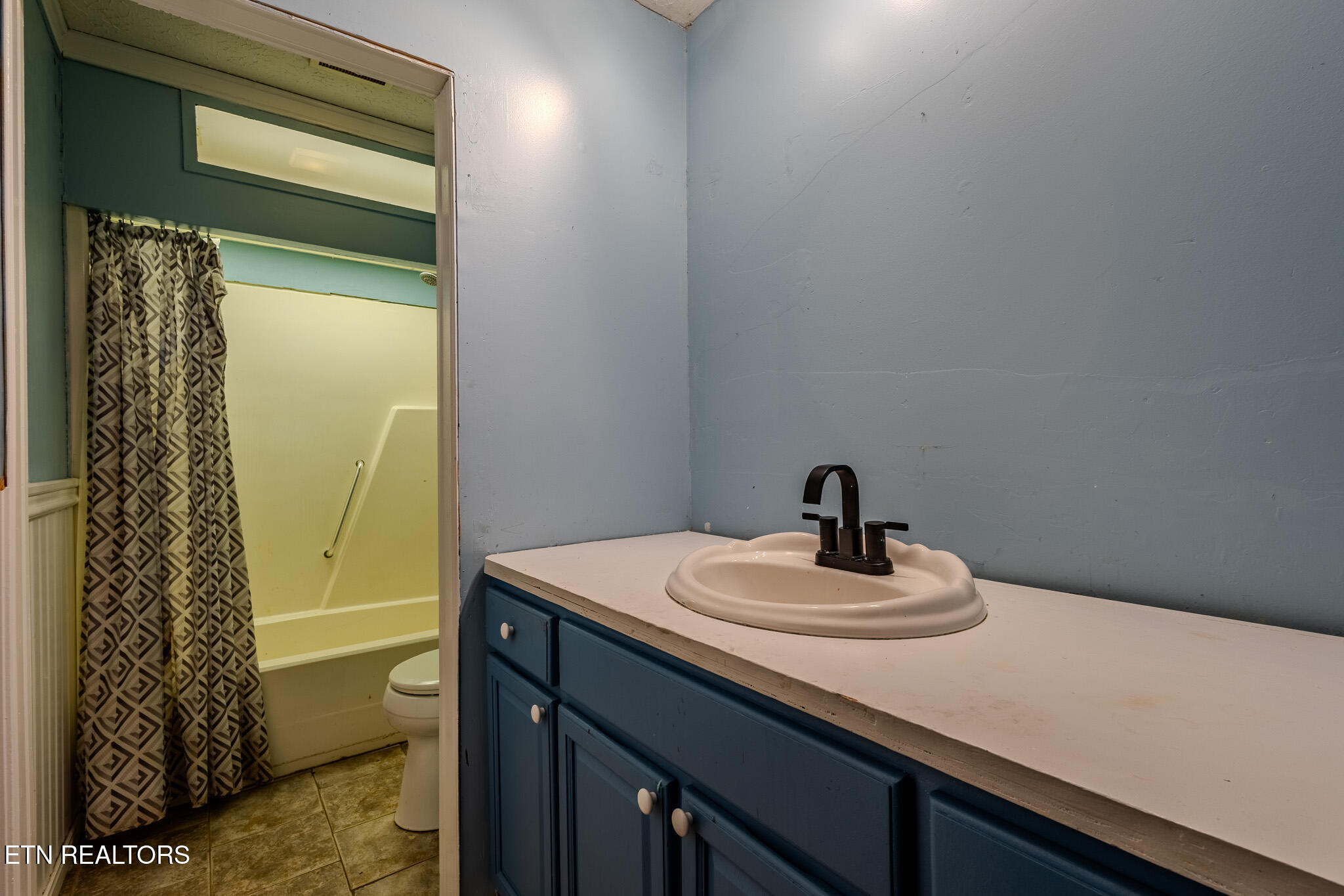 333 Willow Springs Road Ten Mile, TN 37880 - Photo 25 of 37 Guest bathroom