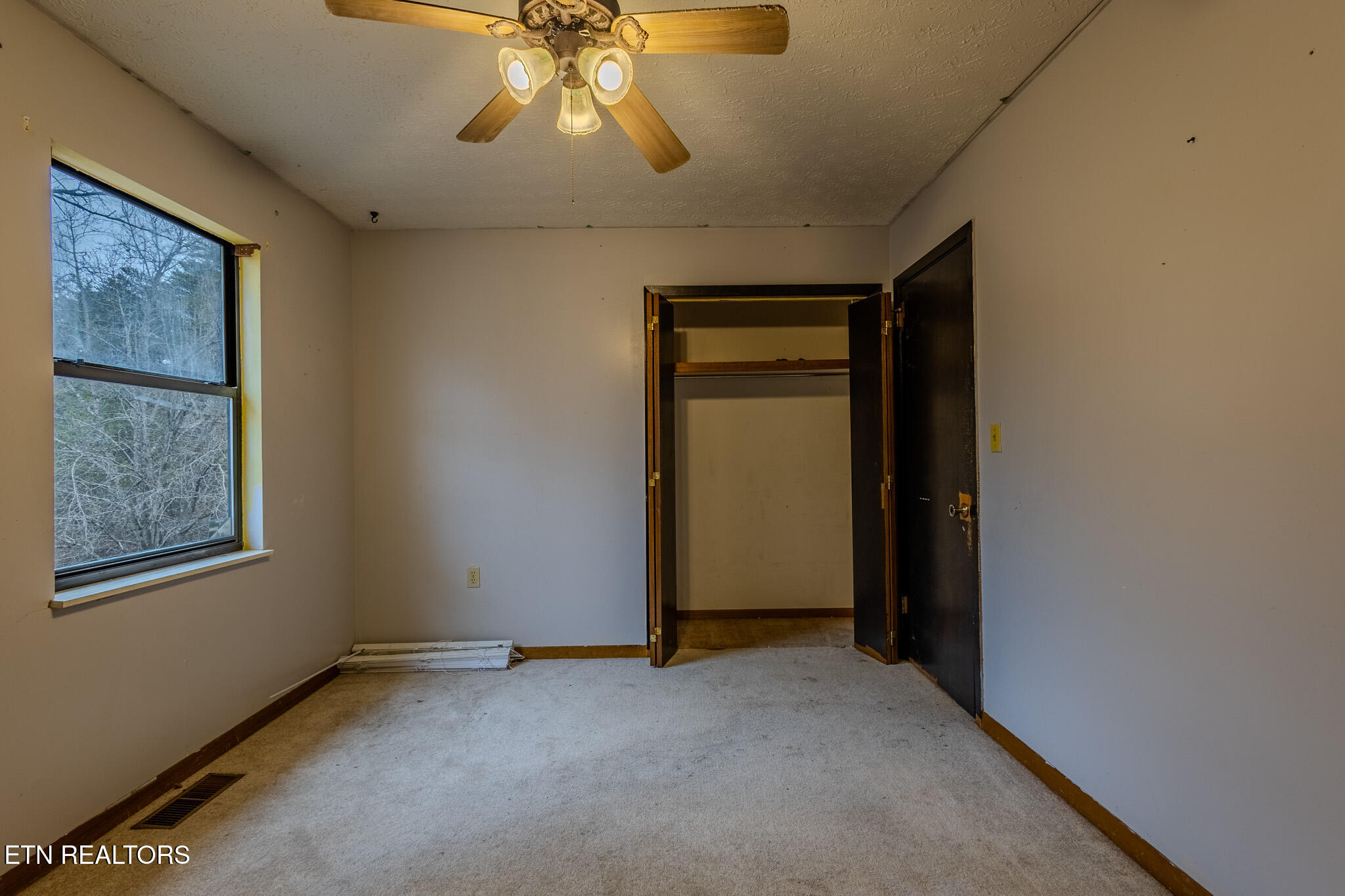 333 Willow Springs Road Ten Mile, TN 37880 - Photo 28 of 39 Guest bedroom