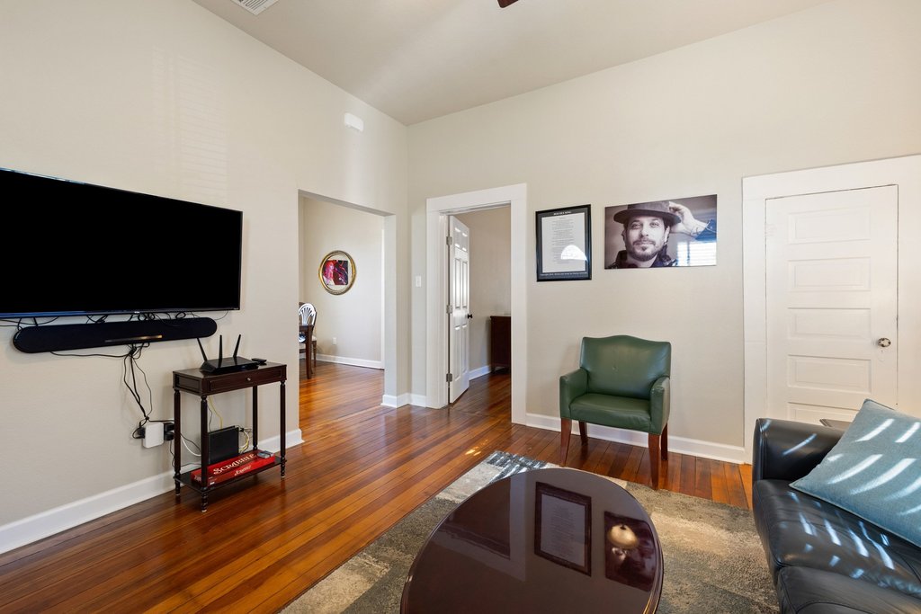 314 West 3rd Street Taylor, TX 76574 - Photo 10 of 27