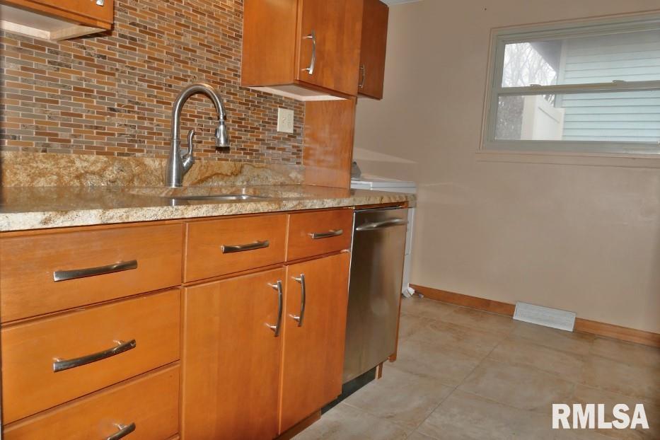 4416 Silvis Road Bartonville, IL 61607 - Photo 9 of 23 Gallery Image 9