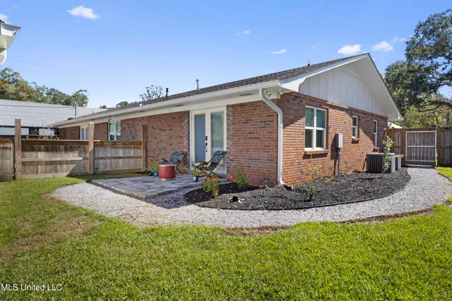 $769,000 | 1211 Bowen Avenue, Ocean Springs, MS 39564