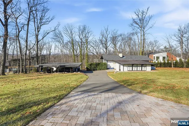 $1,700,000 | 27 Suffolk Lane, Tenafly, NJ 07670