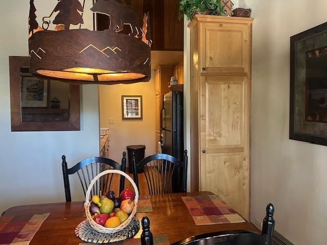 25 Lee Road, Unit 106 Mammoth Lakes, CA 93546 - Photo 4 of 16 View of dining area