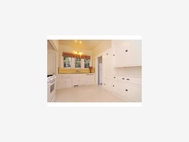 852 Prospect Row San Mateo, CA 94401 - Photo 4 of 9 a bathroom with a sink and a mirror