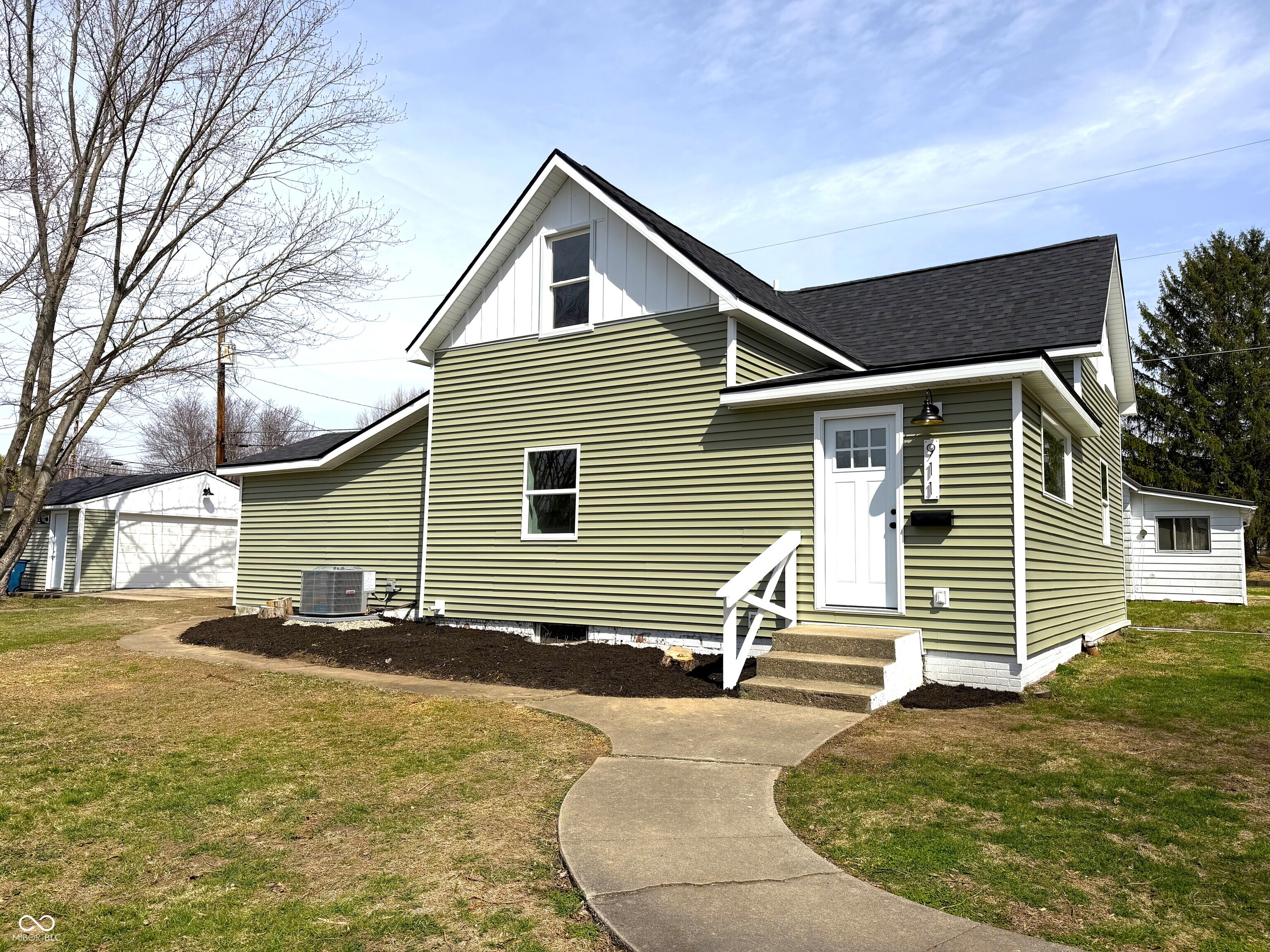 911 Crockett Street Covington, IN 47932 - Photo 1 of 27