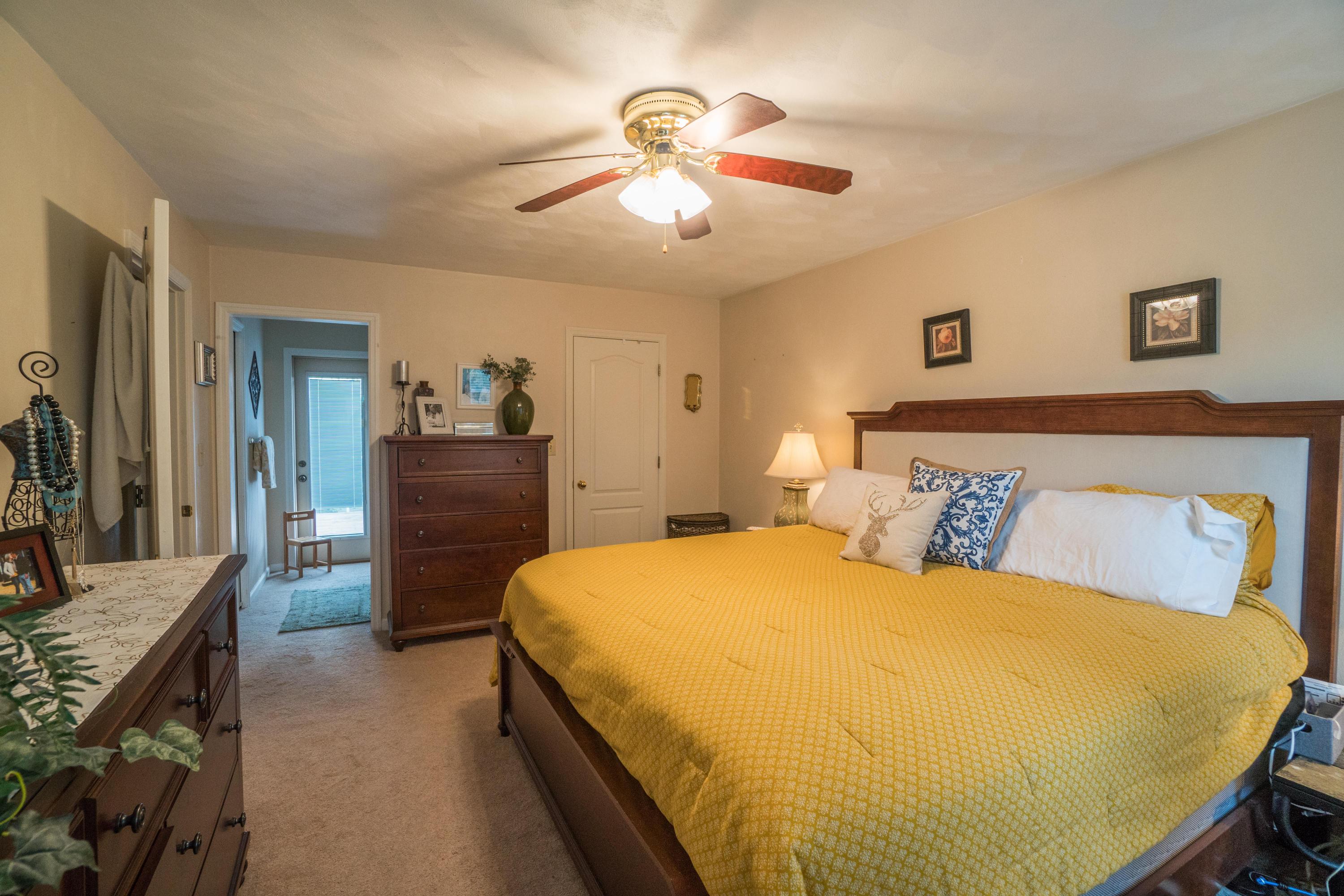2045 Mountain View Road Vinton, VA 24179 - Photo 14 of 32 Master
