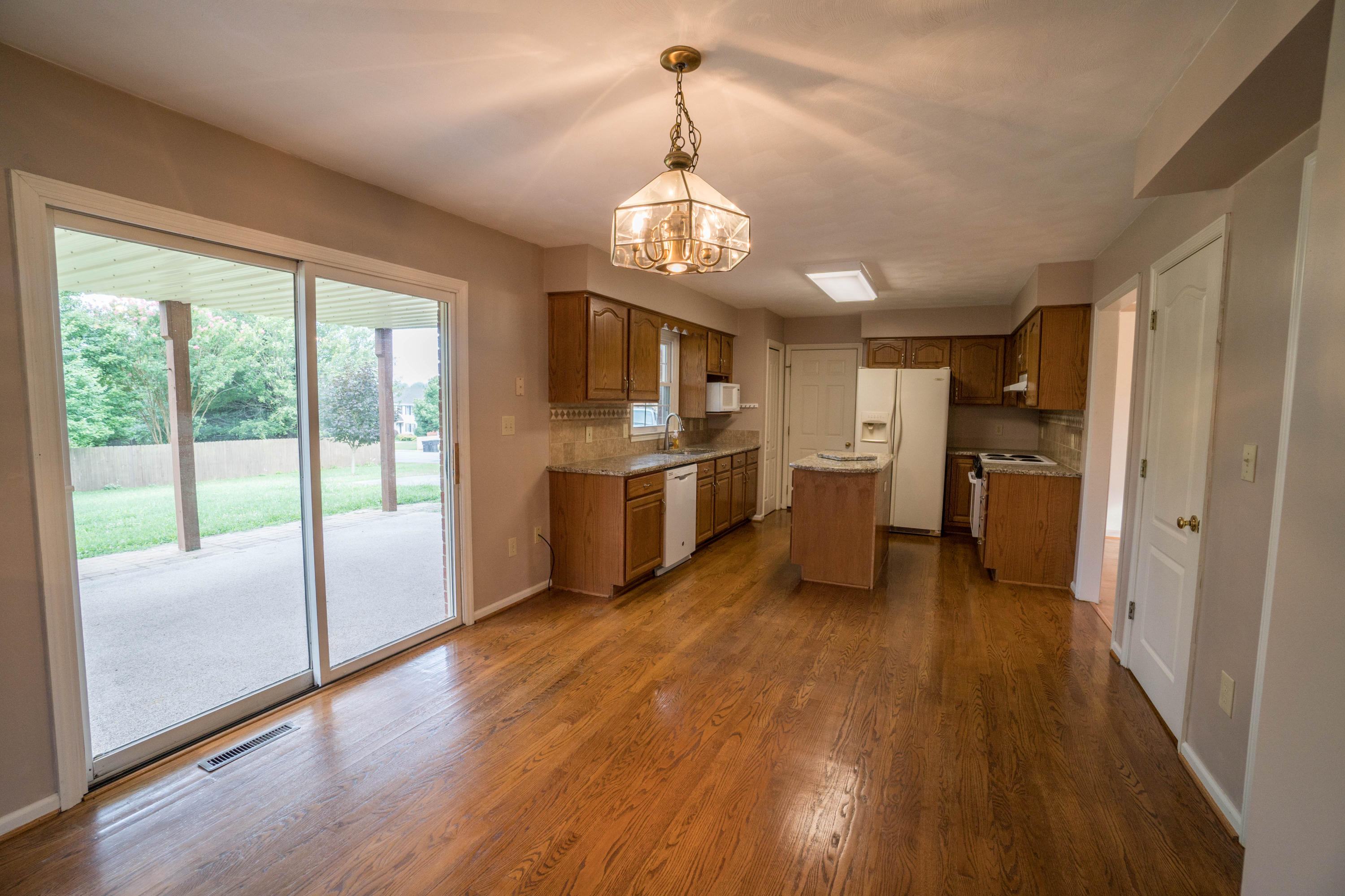2045 Mountain View Road Vinton, VA 24179 - Photo 17 of 32 DSC01762