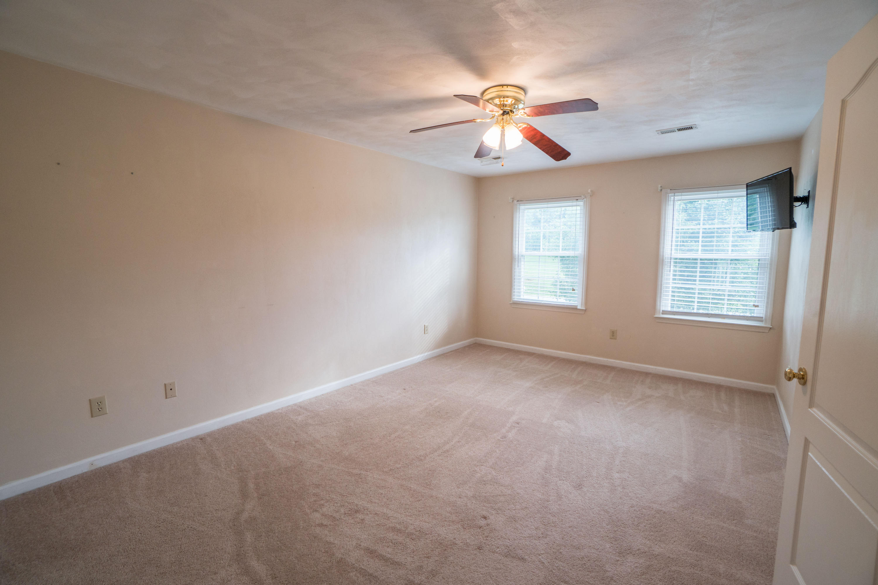 2045 Mountain View Road Vinton, VA 24179 - Photo 19 of 32 DSC01764