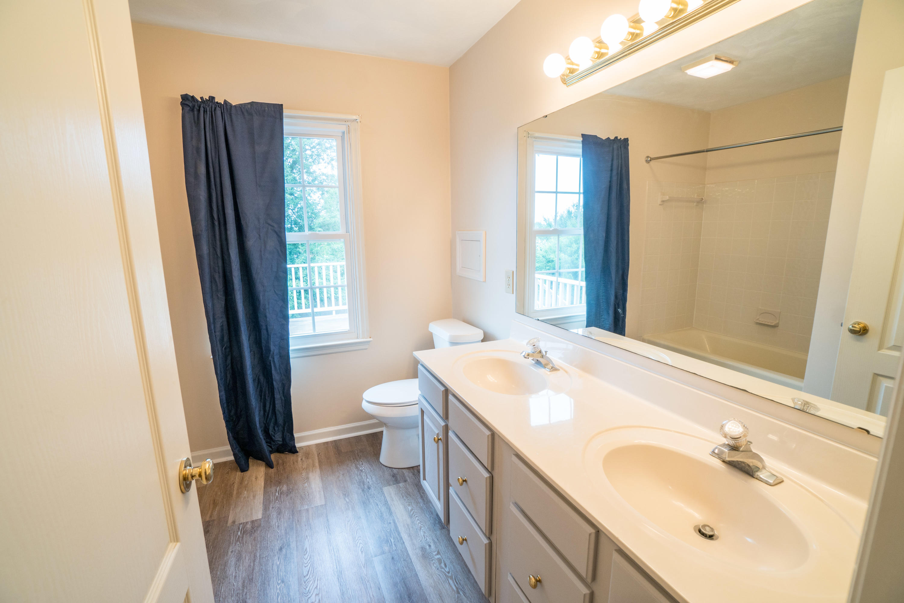 2045 Mountain View Road Vinton, VA 24179 - Photo 22 of 32 Full Bath