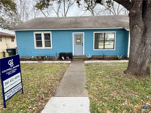 $258,000 | 1510 N Avenue, Shiner, TX 77984