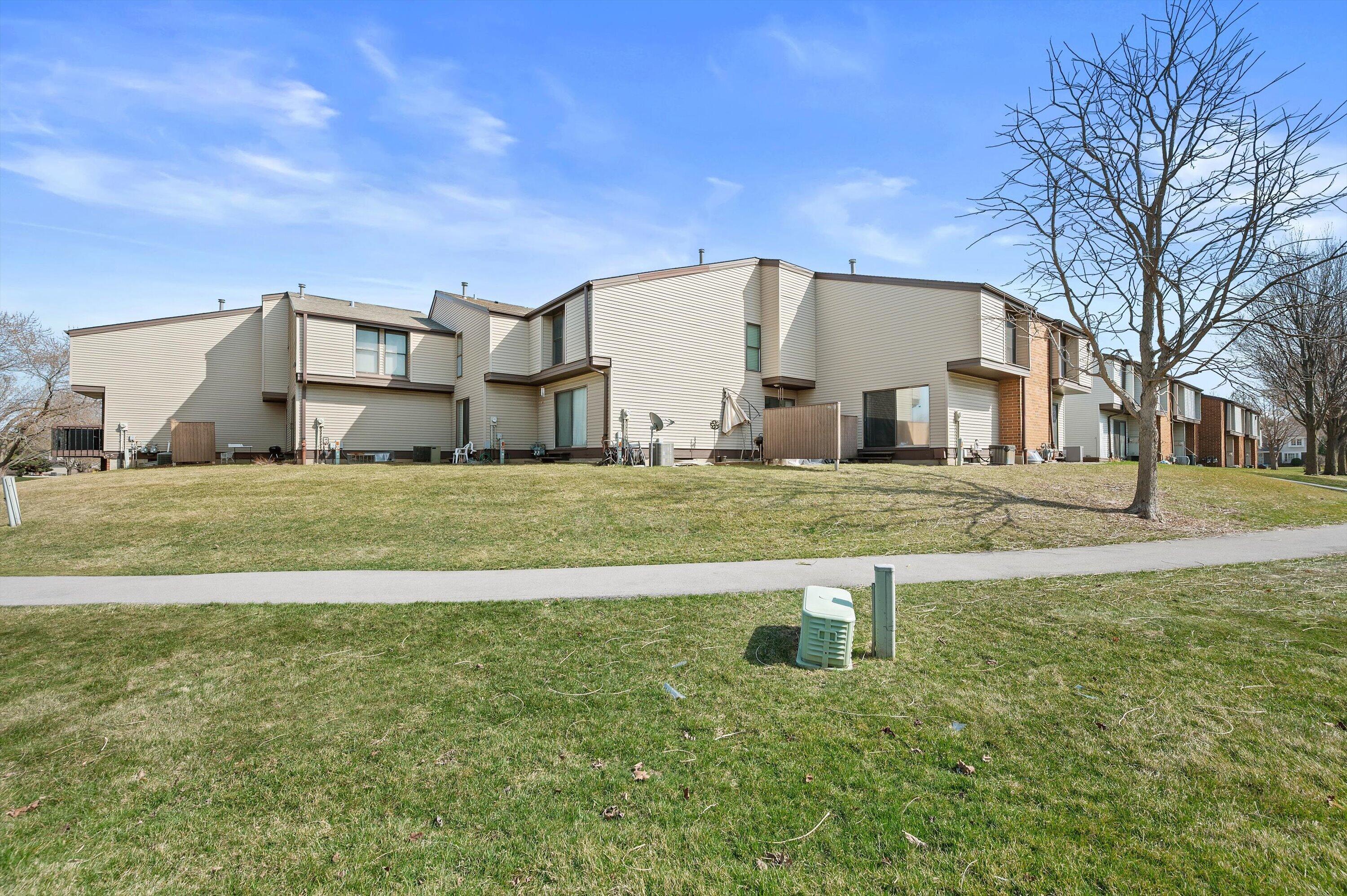 5225 South 13th Street, Unit P Milwaukee, WI 53221 - Photo 18 of 25 23-DSC7170