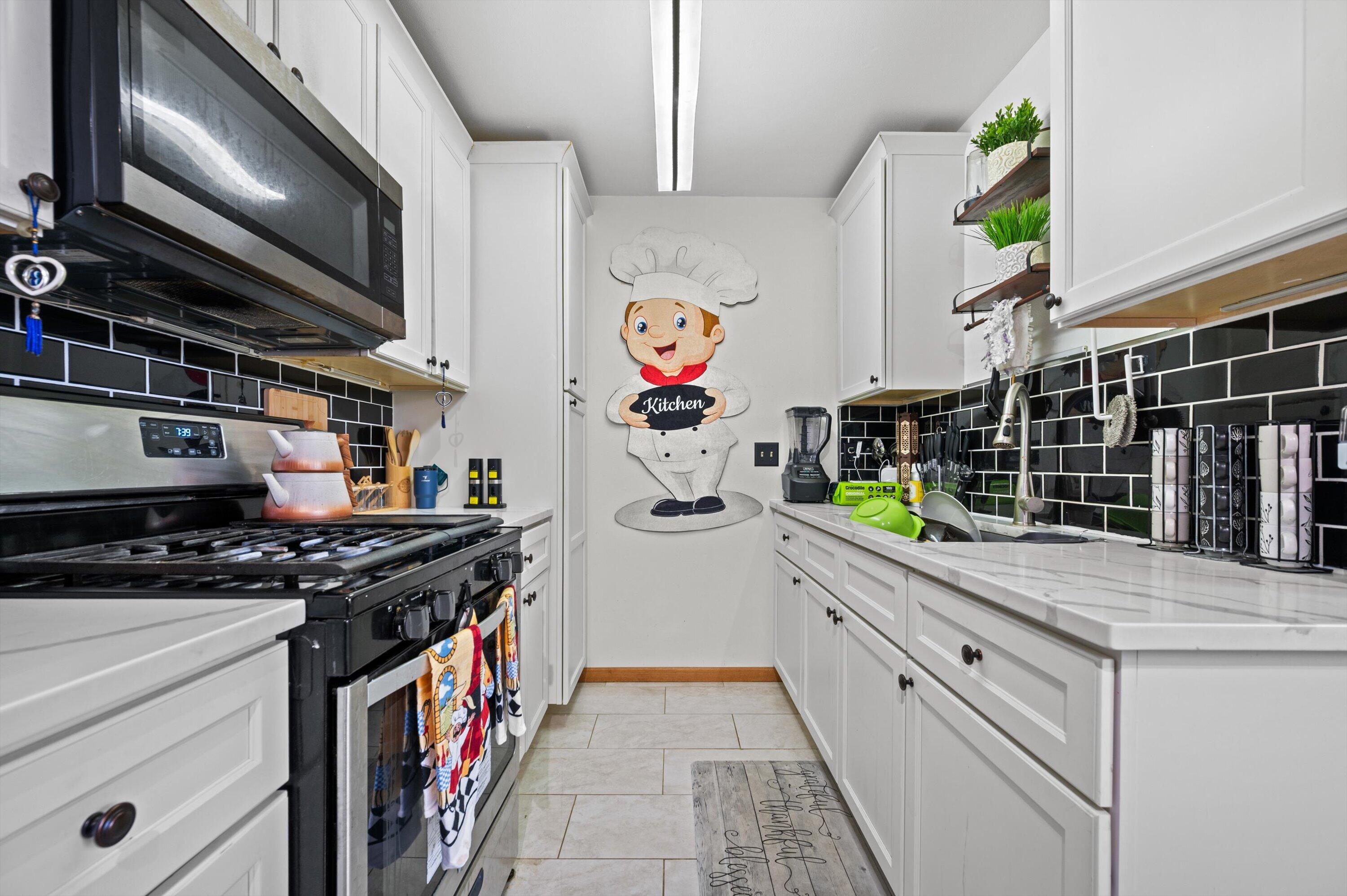 5225 South 13th Street, Unit P Milwaukee, WI 53221 - Photo 3 of 25 06-DSC7113