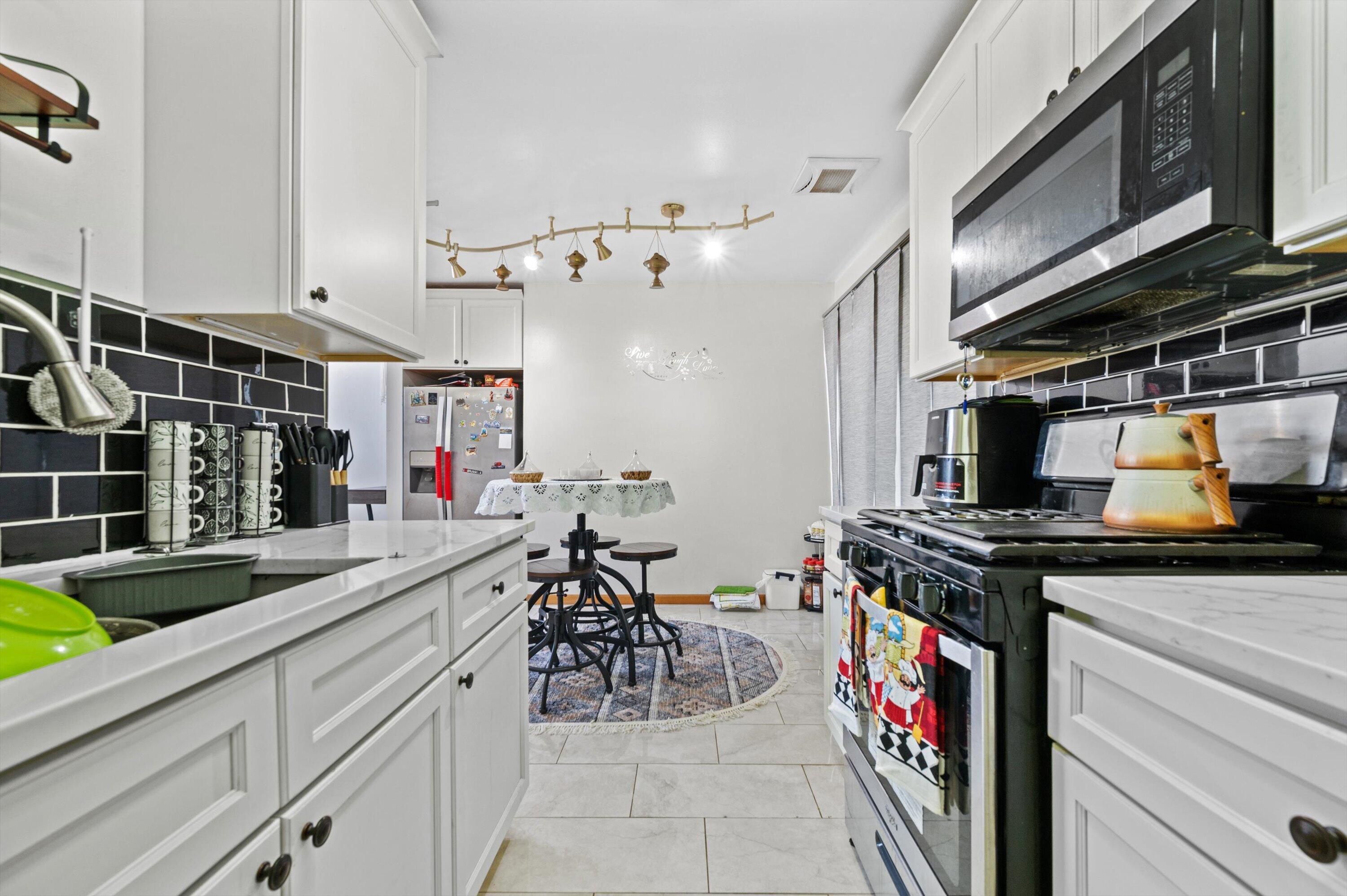 5225 South 13th Street, Unit P Milwaukee, WI 53221 - Photo 4 of 25 07-DSC7116