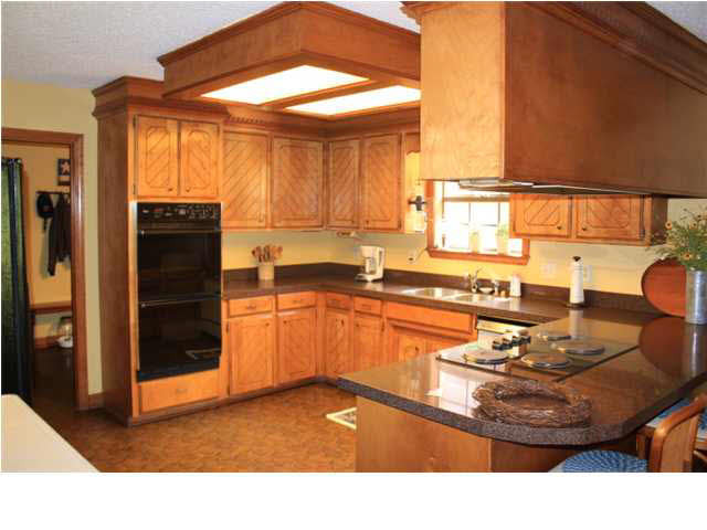 736 South Spring Lake Road Terry, MS 39170 - Photo 10 of 24 Kitchen