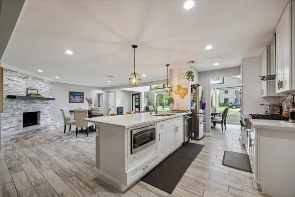 $777,000 | 9840 Warwana Road, Houston, TX 77080
