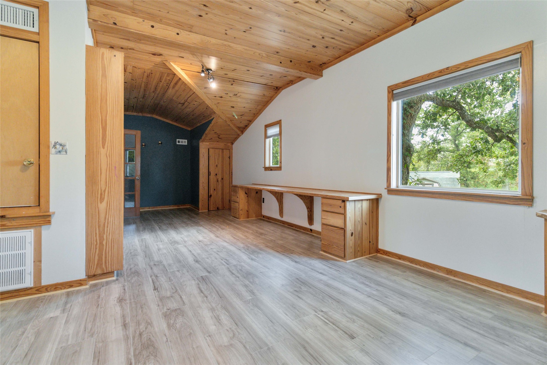 180 Ironstone Road Smithville, TX 78957 - Photo 19 of 37 Additional living space featuring a vaulted wood ceiling and light wood-type flooring