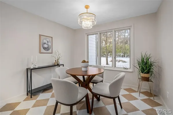 $785,000 | 31 Bon Hills Drive, St. Louis, MO 63132