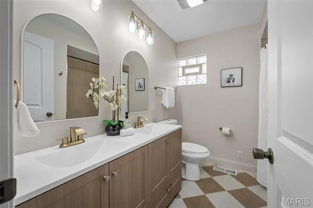 $800,000 | 31 Bon Hills Drive, St. Louis, MO 63132