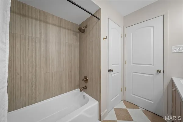 $785,000 | 31 Bon Hills Drive, St. Louis, MO 63132