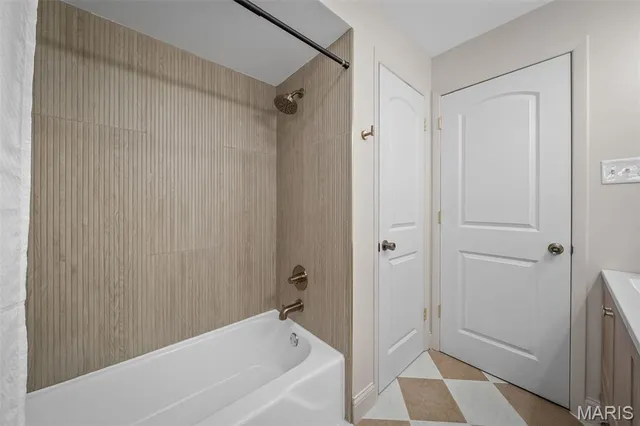 $800,000 | 31 Bon Hills Drive, St. Louis, MO 63132