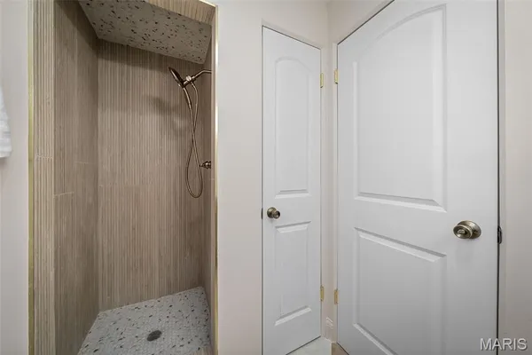 $785,000 | 31 Bon Hills Drive, St. Louis, MO 63132