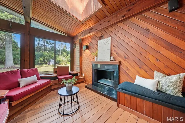 $800,000 | 31 Bon Hills Drive, St. Louis, MO 63132