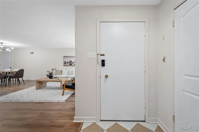 $800,000 | 31 Bon Hills Drive, St. Louis, MO 63132