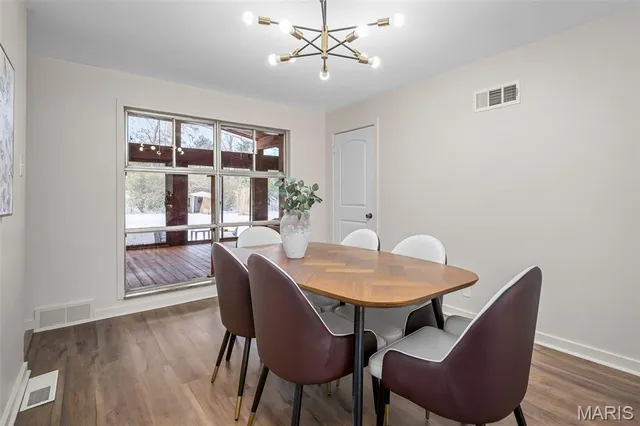 $800,000 | 31 Bon Hills Drive, St. Louis, MO 63132